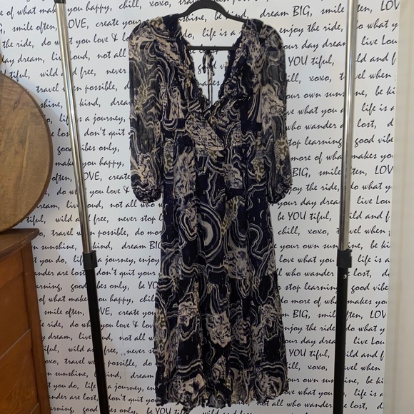 NEW Printer Johnson Long-Sleeve V-Neck Textured Midi Dress - Picture 5 of 9